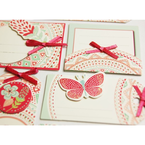 8 étiquettes autocollantes cadeaux - Papillons et fleurs - Paillettes et rubans - Photo n°2