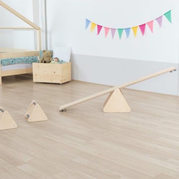Jeu d'équilibre et motricité Montessori TRIANGLES - couleur bois naturel et gris - Photo n°1
