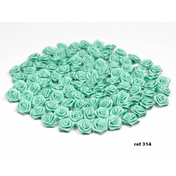 Sachet de 20 petites rose en satin 15 mm vert d'eau clair 314 - Photo n°1