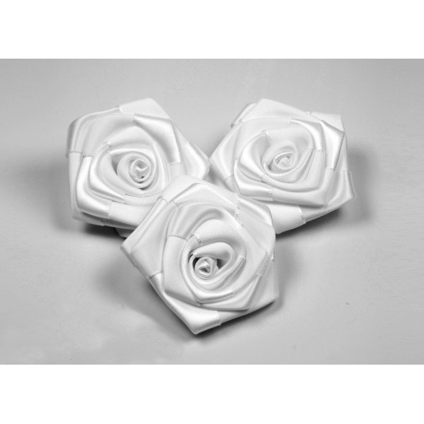 Sachet de 3 roses satin de 6 cm de diametre blanc 029 - Photo n°1