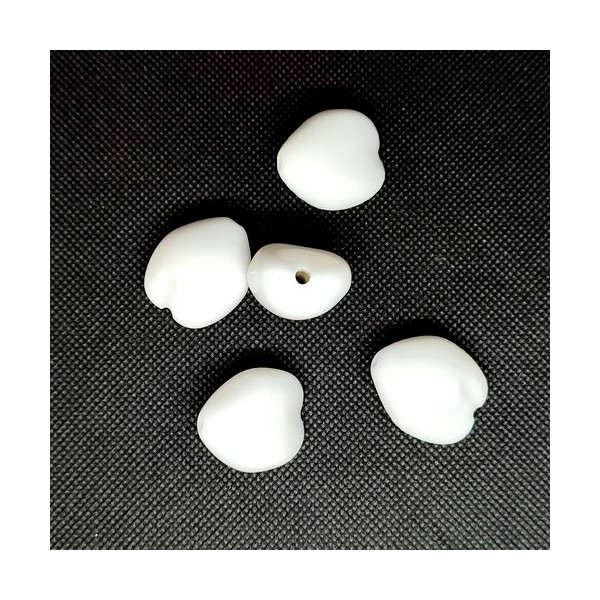 5 Perles en résine blanc - coeur ± 25x28mm - Photo n°1