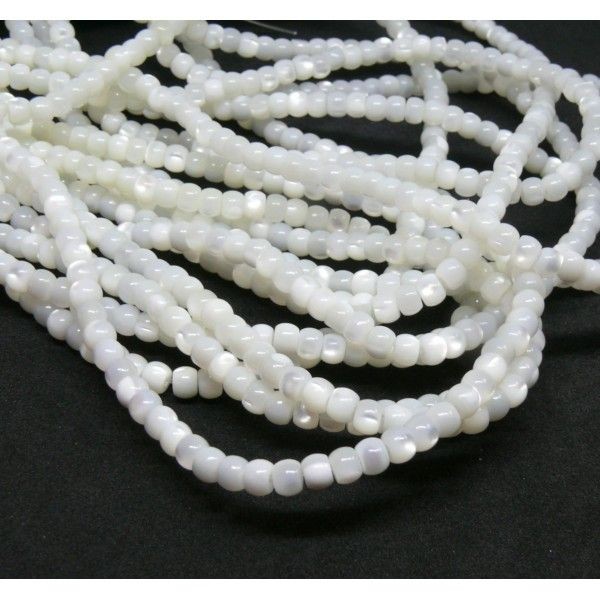 BU11220218151516 Lot de 10 cm de perles Heishi de nacre véritable Blanc Crème Rondelle 2 par 4  mm - Photo n°1
