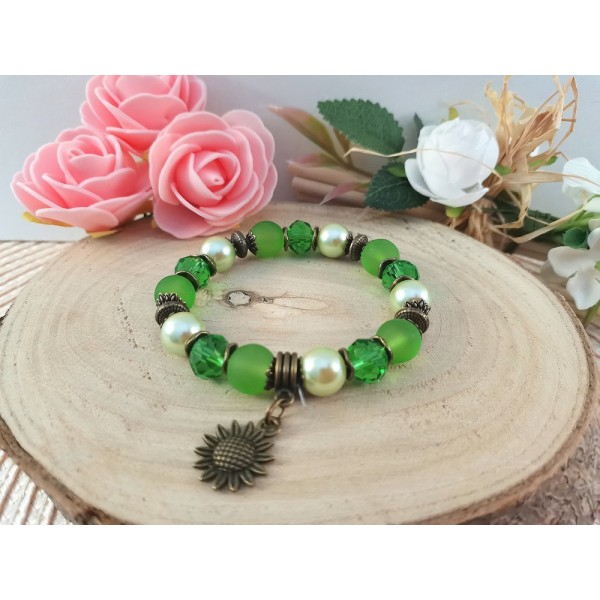 Kit bracelet fil élastique perles en verre verte et breloque fleur - Photo n°1