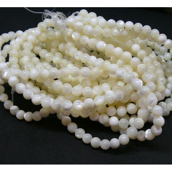 BU11220513103043A Lot de 19 cm, environ 90 perles de nacre véritable Blanc Crème Rondes 2 mm - Photo n°1