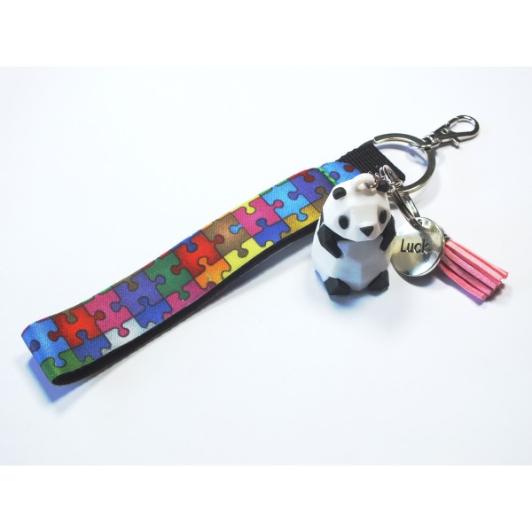 PORTE CLEF PVC : panda hauteur 4cm avec laniere néoprène imprimé motif puzzle - Photo n°1
