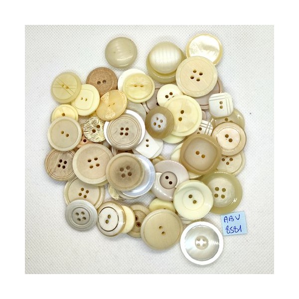 61 Boutons en résine blanc cassé / beige - taille diverse - ABV8581 - Photo n°1