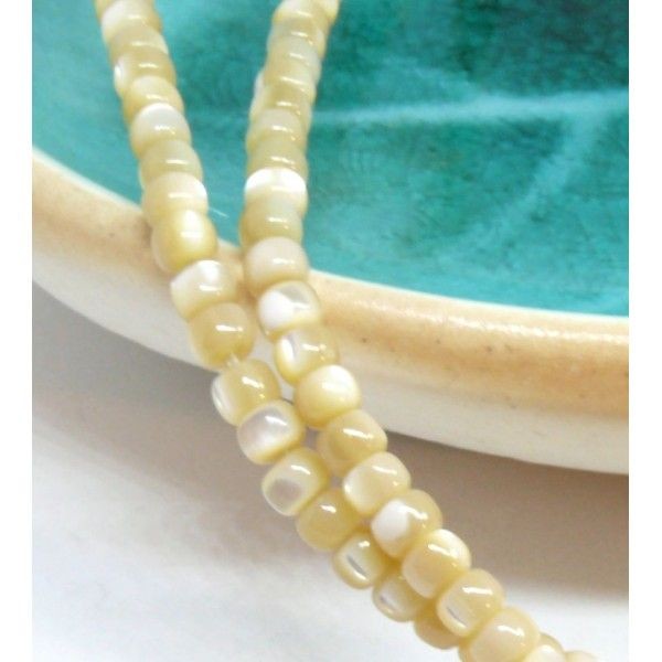BU11220214104935 Lot de 10 cm de perles Heishi de nacre véritable Beige Crème Rondelle  4 par 6mm - Photo n°0