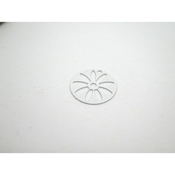 6 Estampes filigranées rondes 16mm fleur ajourée blanc - Photo n°1