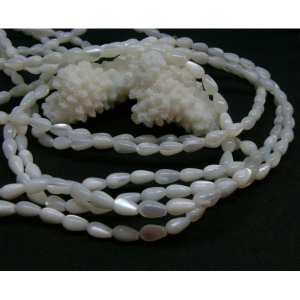 H11N03494BB01 Lot de 20cm environ 27 perles nacre forme Goutte 7.5 par 5mm coloris Blanc - Photo n°1