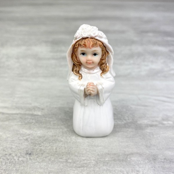 Petite figurine communiante agenouillée, hauteur 6 cm, Fillette qui prie - Photo n°1