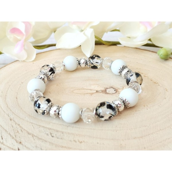 Kit bracelet fil élastique perles en verre blanche et résine - Photo n°1
