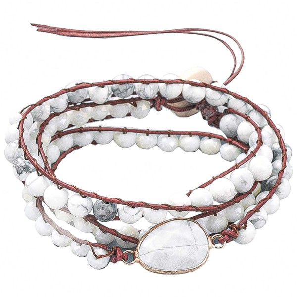 Bracelet wrap 3 tours avec perles de howlite et verre sur cordon cuir . - Photo n°1