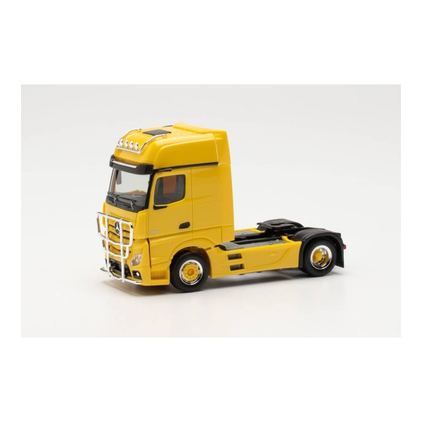 Mercedes Actros Gigaspace avec pare-buffle 1/87 Herpa - Photo n°1
