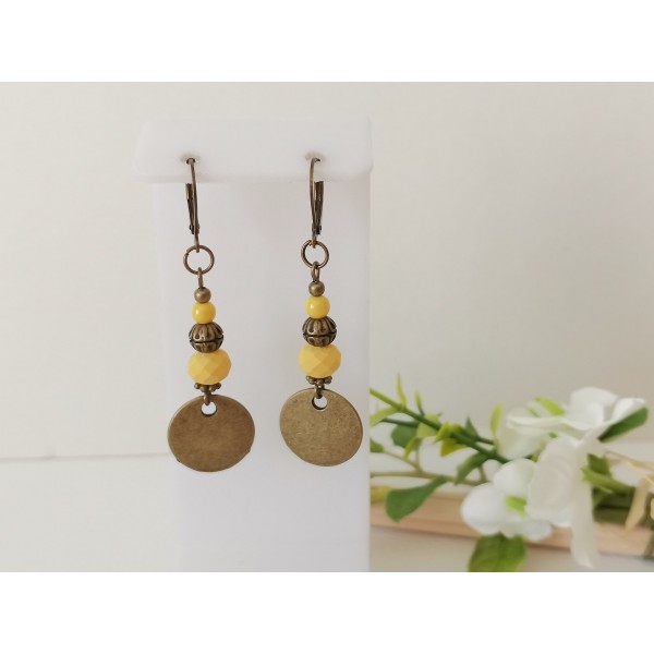 Kit boucles d'oreilles apprêts bronze et perles en verre à facette jaune - Photo n°2