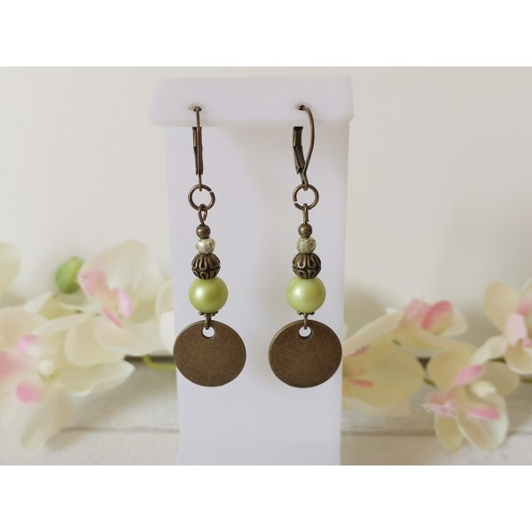 Kit boucles d'oreilles apprêts bronze et perles en verre ronde vert anis - Photo n°2