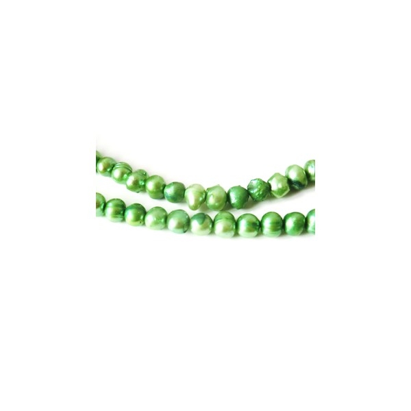 10 Perles d'Eau Douce 4-5mm VERT - Photo n°1
