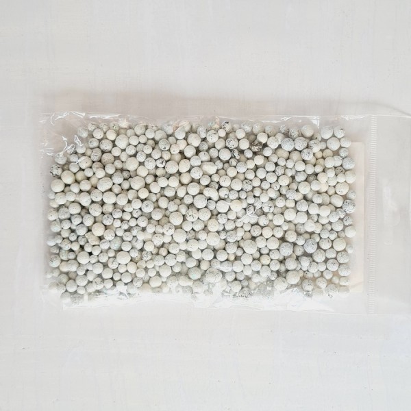 Perles d'argile blanches pailletées 4-8 mm, Sachet de 200 ml, soit 100g environ, pour une décoration - Photo n°1