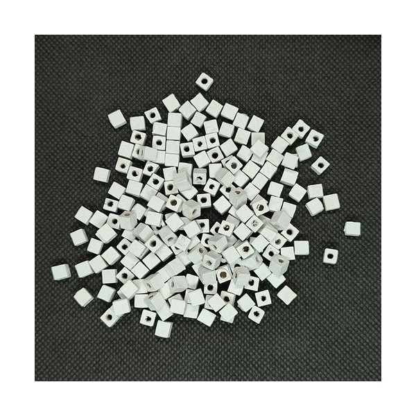 200 Perles en bois blanc - forme cube - 5mm - Photo n°1