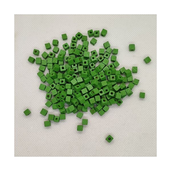 200 Perles en bois vert - forme cube - 5mm - Photo n°1