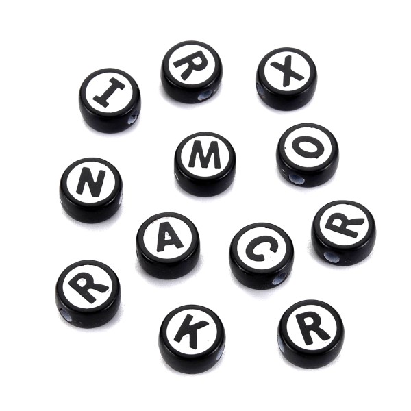 PERLES ACRYLIQUES : 100 rondes noires/blanches avec lettres noirs 9mm - Photo n°1