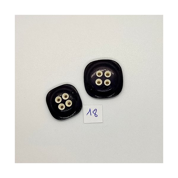 2 Boutons vintage en résine noir et blanc - 27mm et 23mm - TR18 - Photo n°1