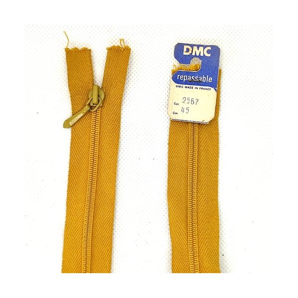 1 Fermeture éclair DMC ocre 2567 - non séparable - 45cm - maille nylon - Photo n°1