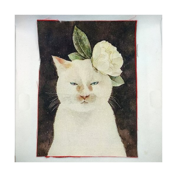 Coupon tissu un chat blanc avec une fleur - coton épais - 15x20cm - Photo n°1