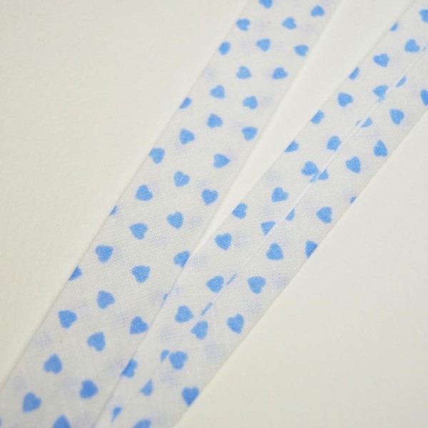 Biais couture replié 2cm en coton, motif coeur bleu fond blanc - Photo n°2