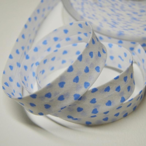 Biais couture replié 2cm en coton, motif coeur bleu fond blanc - Photo n°1