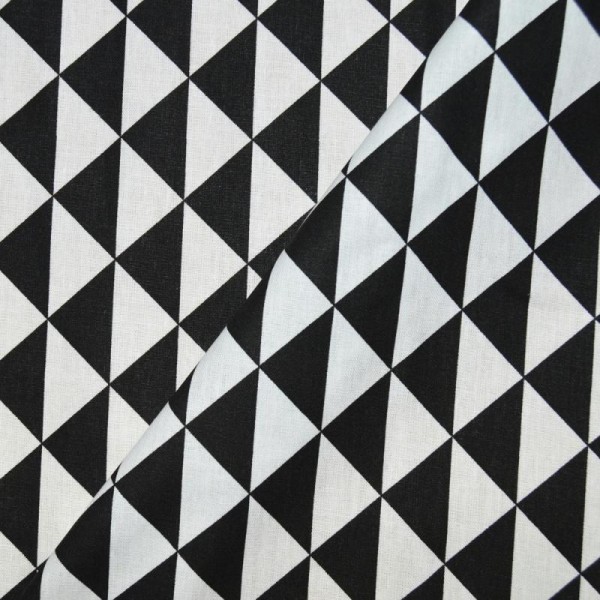 Tissu popeline coton imprimé triangles noir et blanc (x20cm) - Photo n°1