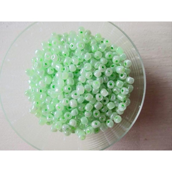 Lot de 40 gr de perle de rocaille vert claire 4 mm - Photo n°1