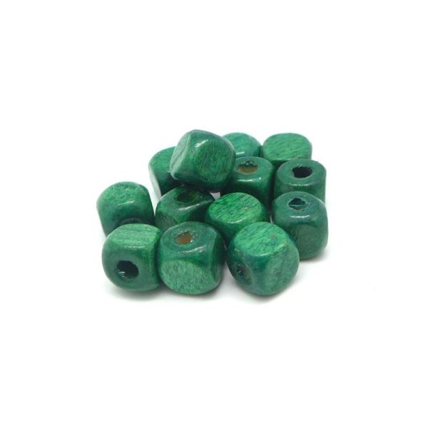 50 Perles En Bois Peinte Cube 9,5mm De Couleur Vert - Photo n°1