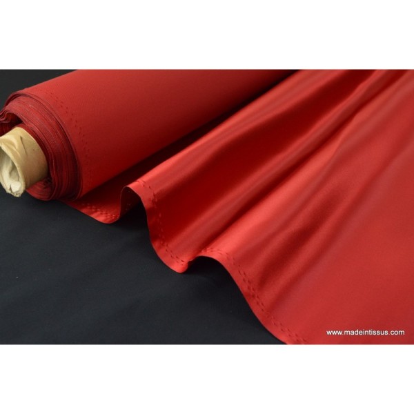Tissu Satin duchesse polyester rouge . - Photo n°1
