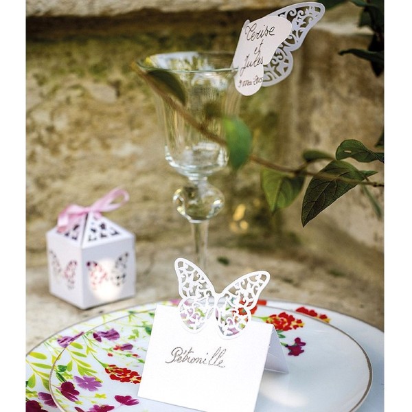 Lot de 20 Marque places Papillon, effet Blanc irisé, Haut. pliée 9cm x larg. 8cm, mariage champêtre - Photo n°3