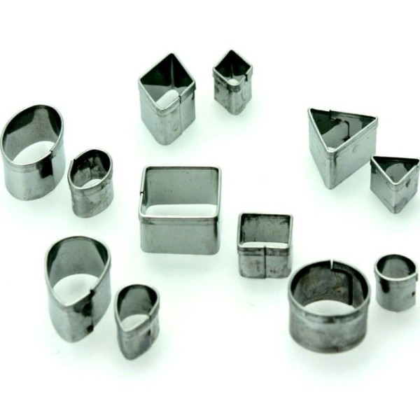 Lot de 12 minis emporte-pièces métal, petites formes géométriques 8 à 20 mm - Photo n°1