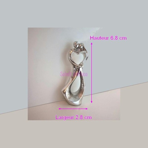 Petit Couple enlacé stylisé avec rose en résine laqué Argent brillant, Figurine miniature Mariage mo - Photo n°1