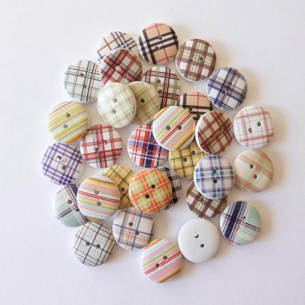 20 boutons ronds bois 1.8 cm couture scrapbooking  ECOSSAIS ASSORTIES - Photo n°1
