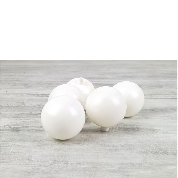 Lot 10 Boules en plastique blanc, diam. 7 cm, avec ouverture Ø 8 mm pour fixation - Photo n°1