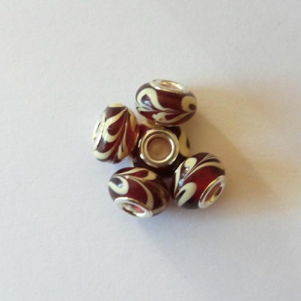 5 perles lampwork verre style murano 1.4 cm CHAMARE CREME FOND ROUGE - Photo n°1
