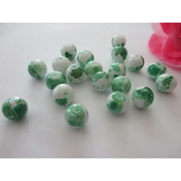 Lot de 20 perles en verre 8 mm blanche verte - Photo n°1