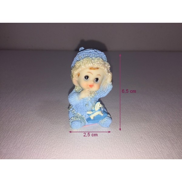 Bébé Garçon avec Cheval à Bascule Bleu, 6.5 x 2.5 cm, Petite figurine en Résine de décoration pour b - Photo n°3