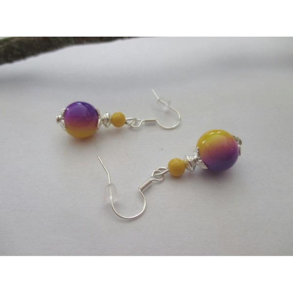 Kit boucles d'oreilles argentés et perles jaunes violettes - Photo n°2