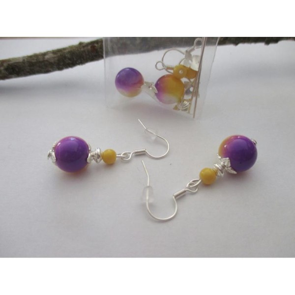 Kit boucles d'oreilles argentés et perles jaunes violettes - Photo n°1
