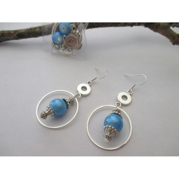 Kit boucles d'oreilles anneaux argentés et perles brillantes bleues - Photo n°1