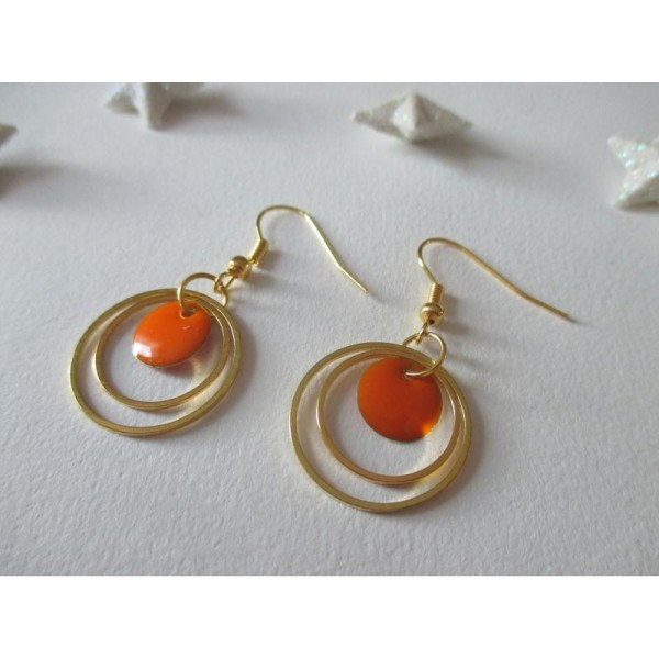 Kit boucles d'oreilles anneaux dorés et sequin orange - Photo n°1