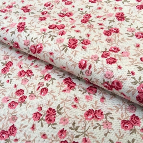 Tissu Liberty ROSES , coloris rose fond crème , vendu par 25 cm - Photo n°1