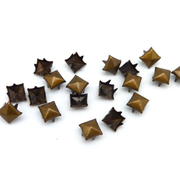 5 Clous Griffe Pyramides En Métal Bronze Foncé 6,7mm - Photo n°1
