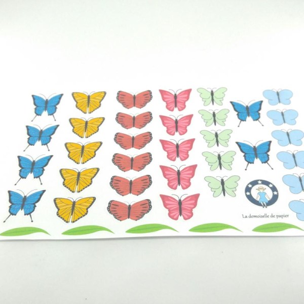 Planche de 38 stickers en papier aux motifs papillons - Photo n°1