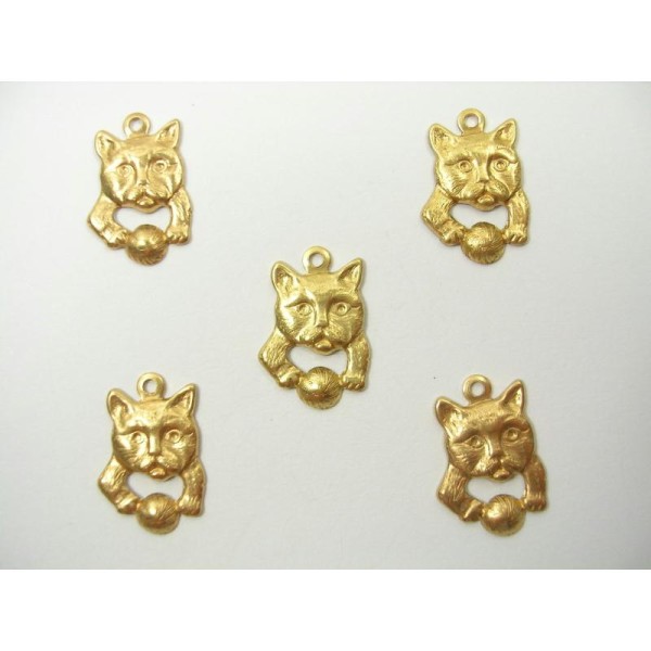 LOT  5 CHARMS METALS DORES : Chat / balle 16 mm - Photo n°1