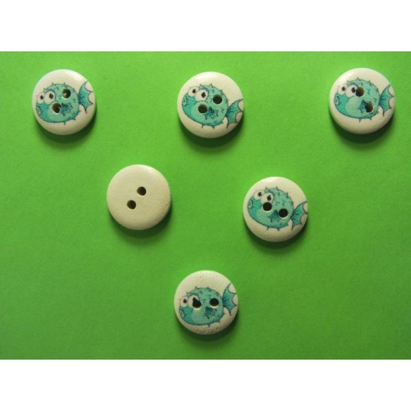 LOT 6 BOUTONS BOIS : rond thème animaux marins poisson 15mm (02) - Photo n°1